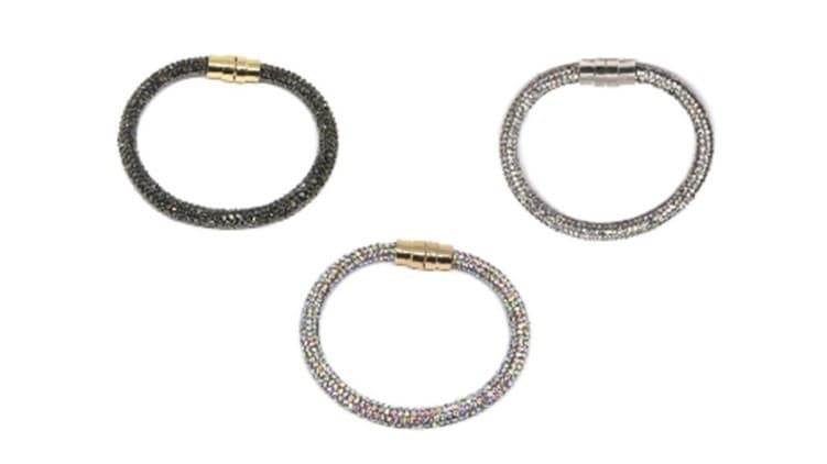 BRACELET WITH GLASS STONES DETAIL AND MAGNETIC CLOSURE. SMALL GLASS STONES GLUED TO PLASTIC INNER. MAGNETIC CLOSURE OF ZINC. 19.5CM BRACELET. THE THICKNESS OF BRACELET IS APPROX 0.6CM.