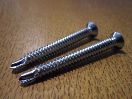 COUNTERSUNK FLAT HEAD, CROSS RECESS, BUTTRESS THREAD, DRILL POINT, CARBON STEEL SCREW WITH ELECTRODEPOSITED ANTI-CORROSION COATING, FOR THE MECHANICAL JOINTING OF PVCU, TIMBER AND COMPOSITE MATERIALS TO METAL STRUCTURES.