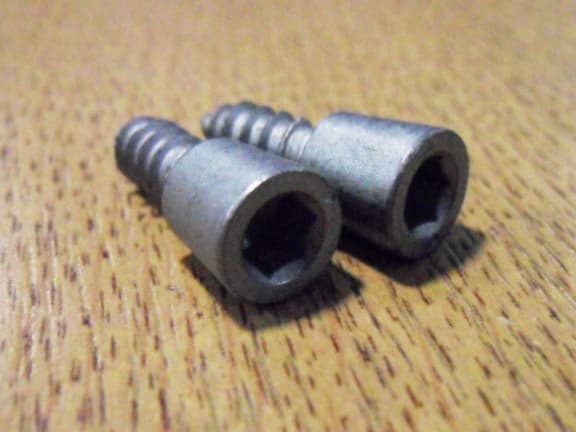 NIPPLE HEAD, HEXAGONAL SOCKET RECESS, SELF TAPPING THREAD, SHARP POINT SCREWS, WITH INORGANIC ANTI-CORROSION COATING, FOR THE MECHANICAL JOINTING OF METAL, PVCU AND COMPOSITE MATERIALS.