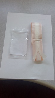 WASHPROOF DRESSING STRIP (PLASTER) MADE IN ONE CONTINUOUS LENGTH OF 4CM X 1 METRE. THE DRESSING STRIP IS PINK/PEACH IN COLOUR.
THE PLASTER IS A POLYETHYLENE BASE MATERIAL WITH A CENTRAL ABSORBENT GAUZE PAD DESIGNED TO BE CUT TO AN APPROPRIATE LENGHT, TO BE PLACED OVER A WOUND. LATEX FREE & HYPOALLERGENIC. THE DRESSING STRIP HAS A CENTRAL ABSORBENT GAUZE PAD THE COMPLETE LENGTH OF THE PLASTER AND A TWO-PART RELEASE PAPER SITUATED ON THE REVERSE WHICH IS IN CONTACT WITH THE ADHESIVE LAYER, THESE ARE REMOVED WHEN APPLIED TO THE SKIN. PRESENTED IN A POLYTHENE ZIP LOCK BAG 13 CM X 8 CM, FOR RETAIL SALE.