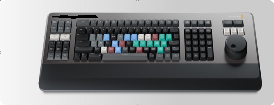 KEYBOARD THAT IS GREY AND BLACK IN COLOUR. THE KEYBOARD IS MADE FROM METAL TO MAKE IT MORE ROBUST. IT HAS AN INTEGRATED ROUND SEARCH DIAL ON THE RIGHT HAND SIDE OF THE BOARD MADE FROM METAL WITH RUBBER COATING.
THE KEYS ARE RAISED AND ARE BLACK, GREY, RED, GREEN, BLUE AND WHITE IN COLOUR. THE KEYBOARD HAS EXTRA BUTTONS FROM A TRADITIONAL KEYBOARD WHICH ALLOWS THE USER TO EDIT EASIER.
KEYBOARD CAN BE PLUGGED INTO ANY COMPUTER WITH A USB.