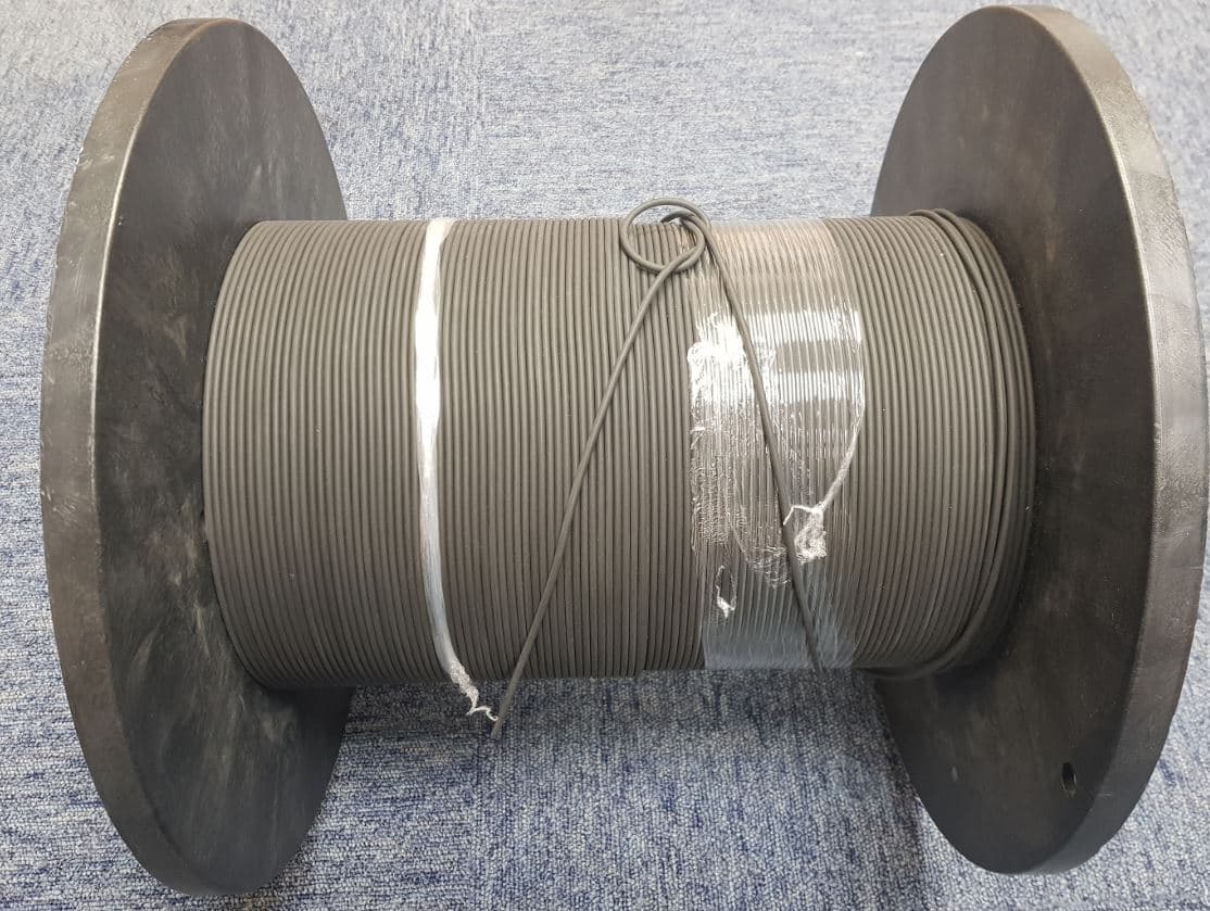 AN EXTRUDED AND WHOLLY VULCANISED 50-90 DUROMETER BLACK/WHITE VITON. A FLUOROELASTOMER SOLID THREAD ON SPOOLS. THE THREAD IS MADE FROM ONE CONTINOIUS LENGTH OF SINGLE STRAND VITON WHICH IS NON CELLULAR. BISPHENOL CURED AND WITH A MINIMUM FLUORINE CONTENT OF 66%. 
THE CROSS SECTION IS 29 MM AND IS ROUND IN SHAPE . 
THE PRODUCT HAS A SHORE A HARDNESS OF 50 TO 90