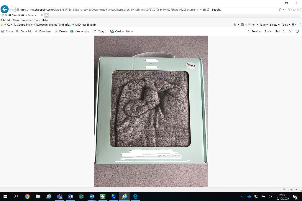 SNUGGLE KNIT GIFT SET.
COMPRISES A LARGE SQUARE KNITTED SWADDLE BLANKET WITH MATCHING KNITTED HAT FOR BABIES.
BOTH PRODUCTS ARE MADE OF VISCOSE, POLYESTER AND ELASTANE JERSEY AND ARE FLECKED BEIGE IN COLOUR. 
THE BLANKET IS HEMMED ALL THE WAY ROUND WITH SQUARE CORNERS, THE MATCHING HAT HAS A KNOTTED TIE AT THE TOP.
PACKAGED IN A CARDBOARD BOX.