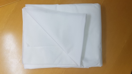Netkani tekstilni materijal izrezan u pravokutni oblik bez daljnje obrade, dimenzija 2 x 5 m, mase 40  g/m². Proizveden je iz rezanih sintetičkih vlakana (100 % polipropilen).
Proizvod se koristi u poljoprivredi za zaštitu bilja od niskih temperatura i zadržavanje vlage. Isporučuje se pakiran u plastičnoj vrećici.