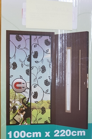 Zaštitna mreža protiv insekata, dimenzija 100 cm x 200 cm. Izrađena je od sintetičkih tekstilnih vlakana (poliester), veličine otvora 1 mm x 1 mm. Sastoji se od dvije sašivene mreže s magnetima, čavlića i samoljepive čičak trake za postavljanje na okvir vrata.
Isporučuje se pakirana u tiskanoj kartonskoj kutiji. Proizvod sprječava ulazak insekata a propušta svjetlo.