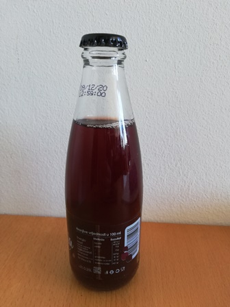 Gazirani sok od aronije u staklenoj bočici od 250 ml.
Proizvod sadrži 30 ml soka od aronije na 100 ml proizvoda i sadrži šećer.