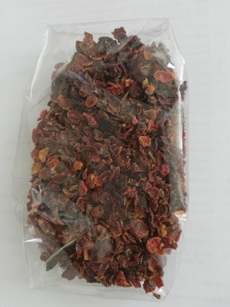 Sušeni i rezani plod(ljuskica) šipka u pakiranju u kutiji od 100g.
Proizvod se sastoji od 100% sušenog ploda šipka, koristi se za pripremu čaja.
