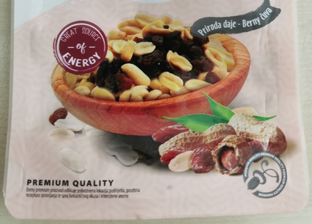 Mješavina prženog kikirikija i suhog  grožđa u pakiranju, vrećici od 100g.
Sastojci: kikiriki oljušteni neslani prženi 50%, suho grožđe 50%, biljno ulje, konzervans:sumporni dioksid E220, palmino ulje .
Koristi se kao snack proizvod.