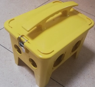 Kućište za razvodni ormarić koje se sastoji od plastične kutije s poklopcem i metalnim kopčama (dimenzija 30 x 23 x 28 cm), dva reda električnih stezaljki za prihvat vodiča (za nulu i uzemljenje) i metalne standardne DIN šine za montažu automatskih osigurača i strujnih zaštitnih sklopki (12 modularnih širina). Na kućištu se nalazi i 8 otvora za ugradnju utičnica.
Proizvod je namijenjen za opremanje s automatskim osiguračima, sklopkama i utičnicama i kao takav, opremljen, koristi se kao razvodni ormarić za distribuciju električne energije (isporučuje se bez ugrađenih automatskih osigurača, sklopki i utičnica).
