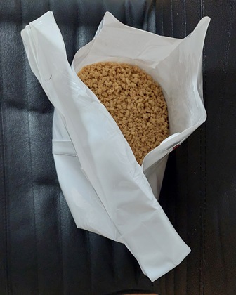 Sojin teksturat - sojine ljuskice, u obliku granula 5-7 mm, svijetlo smeđe boje, upotrebljava se kao dodatak u prehrambenoj industriji.
Proizvod je pakiran u vreće od 10 kg.
