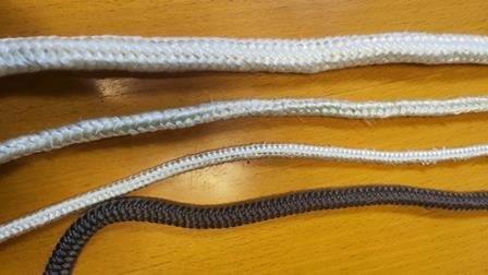 Pletenice (užad ) od staklenih vlakana,  kružnog poprečnog presjeka dimenzija od 4 mm do 30 mm i kvadratnog poprečnog presjeka  
dimenzija od 4x4 mm do 30x30 mm.
Namijenjene su izolaciji, brtvljenju i slično.
Isporučuju se u svicima različitih dimenzija duljine od 20 m do 250 m.