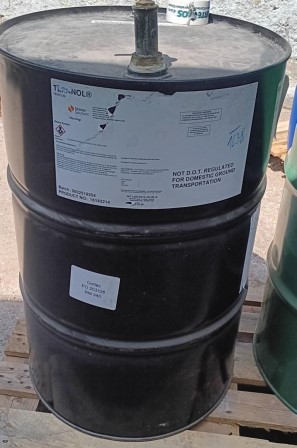 Omekšivač (koalescent) za boje i premaze u obliku tekućine.
Koristi se za lateks boje. Isporučuje se u bačvama od 154 kg
