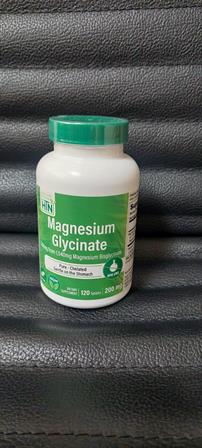 Dodatak prehrani s magnezijem, u tabletama. Jedna  tableta sadrži 100 mg magnezija iz magnenzijevog glicinata. Ostali sastojci: regulator kiselosti, stabilizator, zgušnjivač, tvar za sprečavanje zgrudnjavanja. Proizvod doprinosi normalnoj funkciji mišića, smanjuje umor i iscrpljenost, pridonosi pravilnom radu živčanog sustava.
Pakiranje od 120 tableta u plastičnoj bočici. Preporučena dnevna doza dvije tablete na dan.