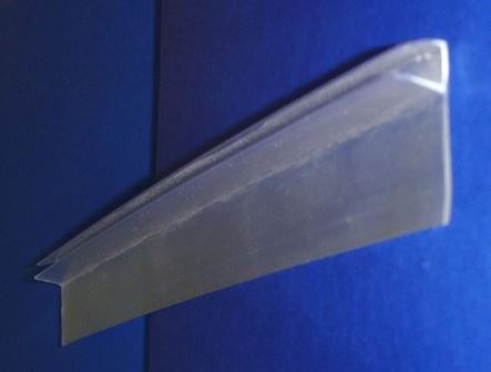 Profil od plastične mase (polivinil klorida) s utorom od 4 mm u koji se umeću stakla. Koristi se kao brtva koja štiti od prskanja vode iz tuš kabine.