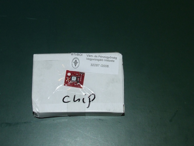 Lézerkazettán található számláló integrált áramkör ("számláló chip"), amely tárolja a kazetta adatait, gyártási idejét és számolja a hátralévő lapszámokat.
