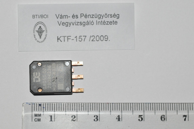 Tranzisztor több, mint 1 W disszipációs teljesítménnyel
GA-055-02 típusú "ignitor" elnevezésű tranzisztor, amely a benzinüzemű gépkocsi gyújtótekercsében a megszakítást/kapcsolást szolgáló, beépítésre szánt alkatrész. A termék 3 kivezetéssel rendelkezik.
A tranzisztor disszipációs teljesítménye 26 W.