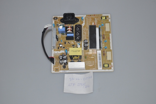 IP board LCD TV-hez (cikkszám: BN44-00730A). Felhasználási cél: LCD televízió készülékek hátsó megvilágítását vezérlő, valamint a készülék feszültségét biztosító, invertert tartalmazó egység.
A jogosult nyilatkozata és az igazságügyi szakértői vélemény alapján a termék az LCD TV feszültség-szabályozásáért felel. Egy egyenirányító részből és egy egyenáramot váltóárammá átalakító egységből (inverterből) tevődik össze. Biztosítja az LCD TV stabil áramellátását, illetve az inverter a megvilágítást vezérli.