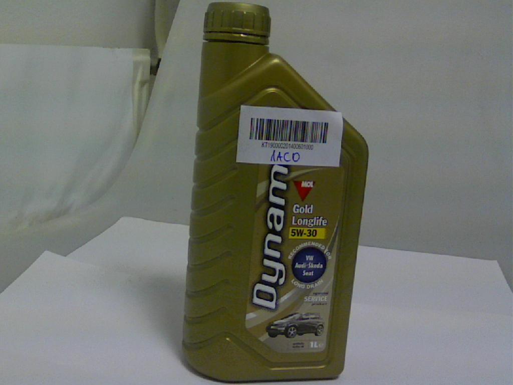 A rendelkezésre bocsátott dokumentumok alapján a termék minden tekintetben megegyezik a T141712935868 számú KTF-határozatban foglalt termékkel.
A termék a fenti határozatban foglaltak alapján barnássárga színű, üledékmentes, enyhén viszkózus, ásványolajra jellemző szagú folyadék, mely főként alifás-, kisebb mennyiségben aromás szénhidrogéneket, karbonil vegyületet, cink-dialkil-ditiofoszfátot és 2,6-ditercbutil-parakrezolt valamint feltehetően szulfonátokat tartalmaz. Aromás gyűrűben kötött széntartalma kevesebb, mint 50%, FAME-t nem tartalmaz. A termék összetétele viszkozitást módosító adalék, nehéz szénhidrogének és 1-decén homopolimer (polialfaolefin) összetételéhez hasonlít, a termék polialfaolefin tartalma 300 °C feletti forráspont-tartománnyal rendelkezik. A termék kevesebb, mint 70 m/m % ásványolajat tartalmaz. A termék katalizátorbarát motorolaj személy- és könnyű haszongépjárművekhez, mely alkalmazható dízel részecskeszűrővel, illetve háromutas szabályozott katalizátorokkal felszerelt motorokban. A termék hidegben is tökéletes motorvédelmet biztosít, megakadályozza a hidegindításkor jellemző intenzív kopást, kíméli a jármű akkumulátorát, mérsékli a motor hajtóanyag felhasználását, csökkenti a motorolaj fogyasztást és mérsékli a károsanyag kibocsátást.
A benyújtott nyilatkozat alapján a termék nem tartalmaz legalább 60 %-ban biológiailag lebontható komponenseket.