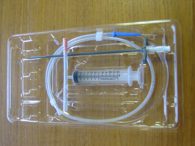 INTRODUCER SYSTEM KIT - THIS DEVICE IS USED FOR A SURGICAL PROCEDURE. THIS SAFE SHEATH INTRODUCER INTRODUCES VARIOUS TYPES OF PACING LEADS AND CATHETERS INTO THE VENOUS SYSTEM AND IS FOR SINGLE USE ONLY. IMPORTED IN SEALED STERILE PACKAGE. THE KIT CONSISTS OF A GUIDEWIRE, A SHEATH, A SYRINGE AND A NEEDLE POINT.