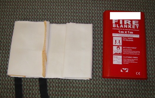 A FIRE BLANKET COMPOSED OF WOVEN TEXTILE FIBREGLASS. THE BLANKET MEASURES APPROX 100 X 100 CM AND IS PACKED IN A MOULDED PVC RED BOX WHICH HAS A LABEL CONTAINING INSTRUCTION DETAILS.