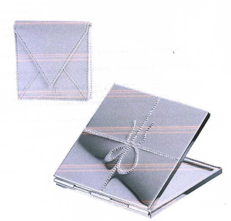 SILVER PLATED MIRROR IN LEATHER POUCH.
MIRROR WITH CASE OF IRON BASE, ELECTRO SILVER PLATED WITH 0.06 MICRONS OF SILVER PLUS LEATHER POUCH/PURSE WITH CORD BOW