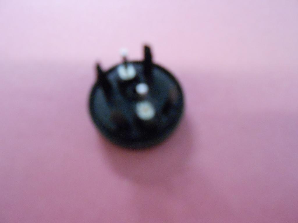 TACTILE SWITCH. ELECTROMECHANICAL SNAP ACTION SWITCH. THE CURRENT DOES NOT EXCEED 125mA.