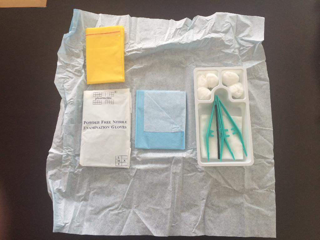 STERILE DRESSING PACK 
ACCORDING TO APPLICANTS DECLARATION THIS PACK CONTAINS: 
2 PC BLUE POLY/TISSUE LAMILNATED FIELD OF SIZE 45 CM X 45 CM, 
1 PC PLASTIC TRAY WITH 3 COMPARTMENTS OF SIZE 18.2 CM X 9.8 CM X 2.3 CM, 
5 PCS NON WOVEN SWAB OF SIZE 7.5 CM X 7.5 CM - 4PLY, 
5 PCS NON WOVEN BALL OF DIAMETER 3 CM - 3.5 CM, 
2 PCS GREEN PLASTIC FORCEPS OF LENGHT 12.5 CM, 
1 PAIR NITRILE GLOVES, WALLETED (SIZE M), 
1 PC YELLOW BAG OF SIZE 29.5 X (40+4) CM
1 PC BLACK TYING THREAD 10 CM.