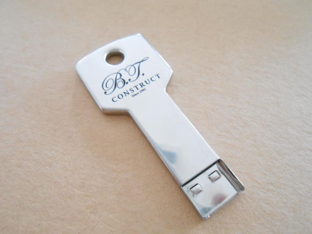 USB - SHAPED AS A KEY - METAL WITH MEMORY CHIP