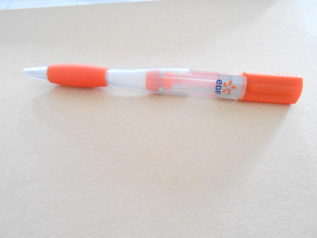 USB - SHAPED AS A PEN - TWO FUNCTION PEN - STANDARD WRITING PEN AND USB AT OTHER END. CONTAINS A CHIP