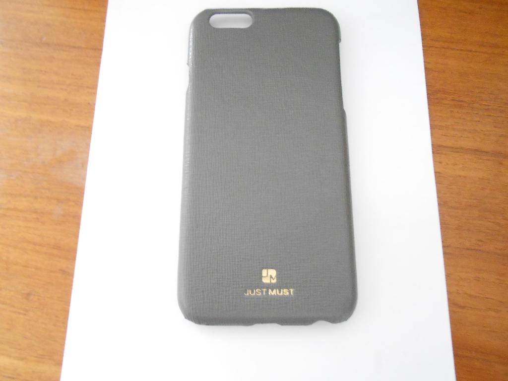 PHONE COVER MADE OF COMPOSITE PLASTIC. COMPATIBLE FOR MOST SMARTPHONES. PRECISION CUT TO ALLOW ACCESS TO ALL BUTTONS, CAMERA ETC. MADE FROM SELECTED PREMIUM PRADA PU WITH AN OIL EDGE COATING.