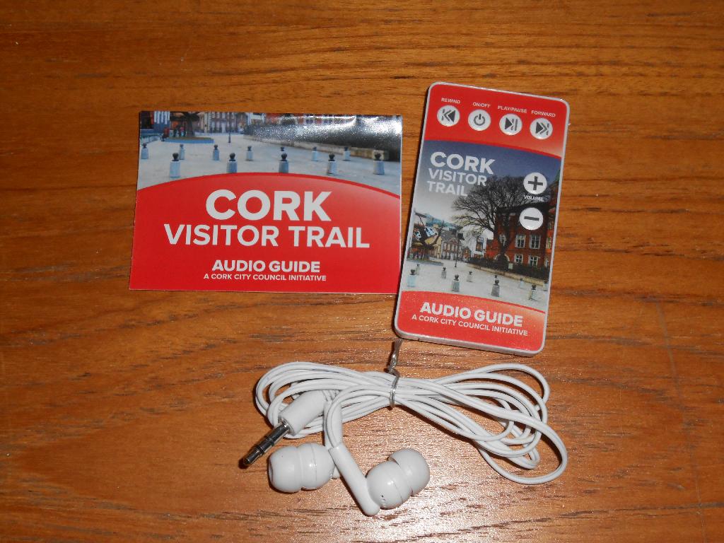 AN AUDIO GUIDE PLAYER USING SEMICONDUCTOR MEDIA, IT IS NOT CAPABLE OF RECORDING. IT IS USED TO PROVIDE AUDIO INFORMATION ON CITIES TO TOURISTS. IT FEATURES START/STOP BUTTONS, FORWARD/REVERSE BUTTONS AND A PAUSE CONTROL. IT ALSO CONTAINS EARPHONES WHICH MUST BE PLUGGED INTO THE DEVICE IN ORDER TO HEAR THE RECORDING.