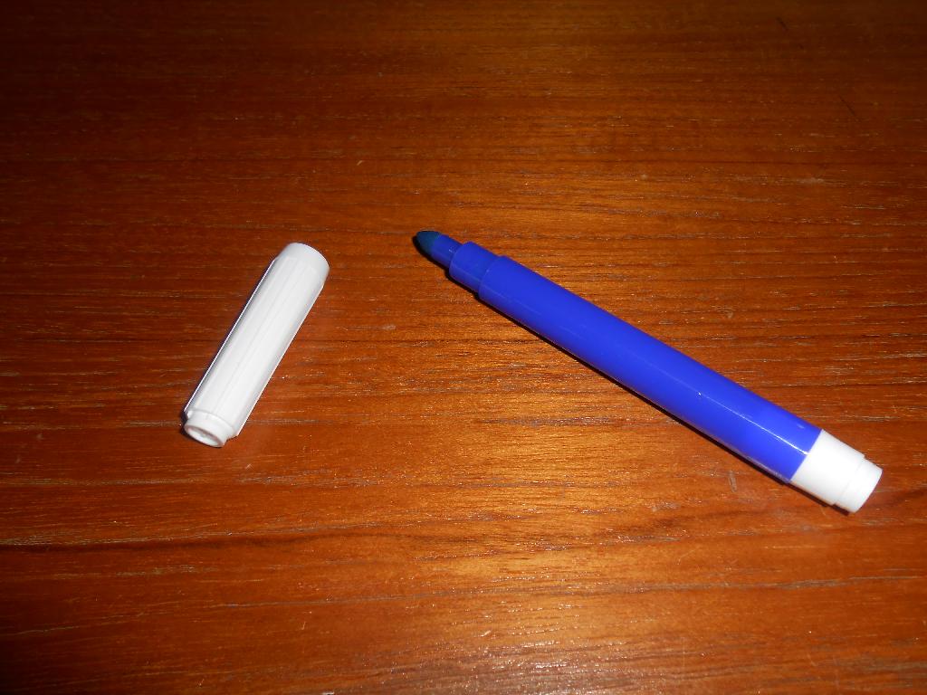 DRY WIPE MARKER PEN, BLUE WITH WHITE CAP, BLUE INK, FELT TIP