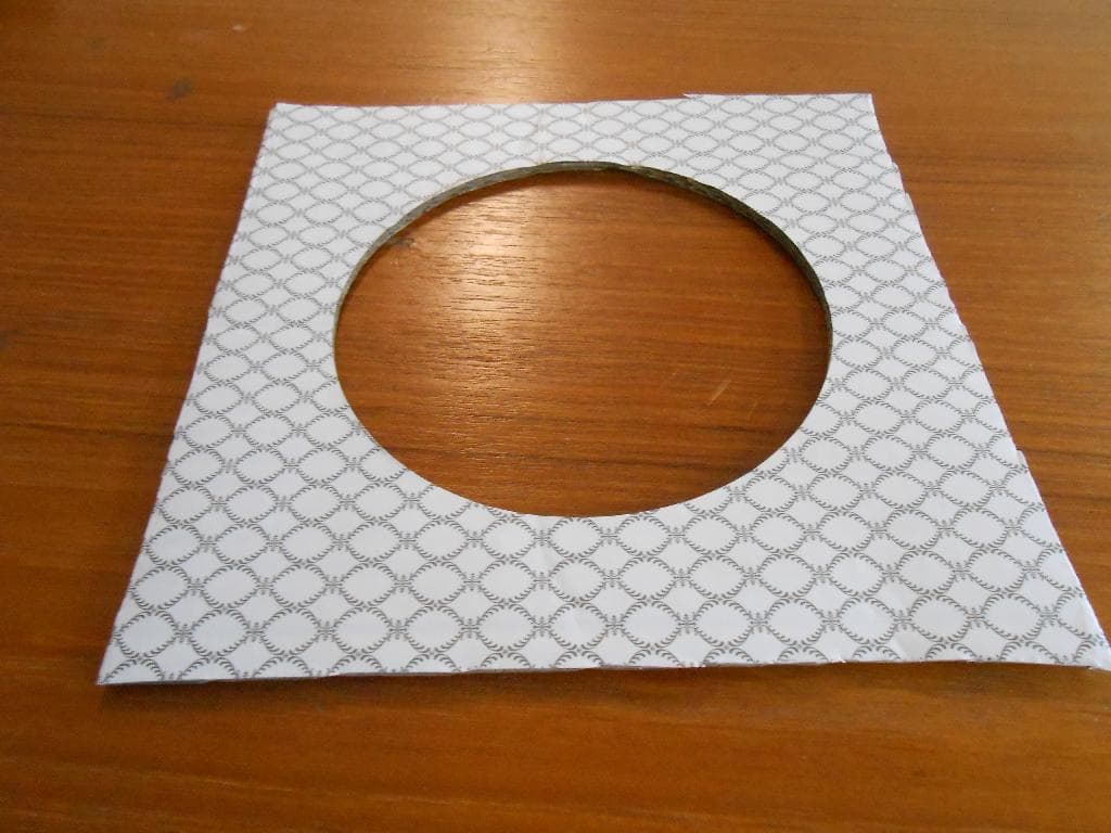 CARDBOARD INSERT WITH A CIRCULAR CUT-OUT (IMPORTED SEPARATELY FOR PACKING PURPOSES).