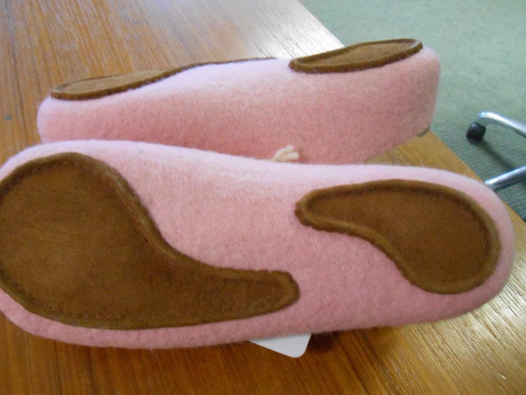 SLIPPERS FOR INDOOR USE - MADE OF 100% WOOL - HANDMADE FELTED WOOL WITH GOAT SKIN LEATHER SOLE PATCHES