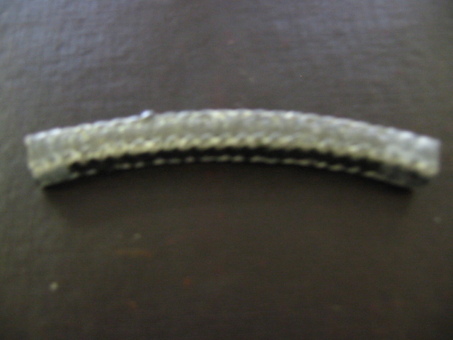 THIS SEALING MATERIAL HAS A COMBINATION OF GRAPHITE BODY YARN AND NORMEX YARN. CORNERS PROVIDE HIGH LONG-TERM STRENGTH AND RESISTANCE TO CORNER EXTRUSION. IT IS SUITABLE FOR BOILER FEED PUMPS, CONDENSATE PUMPS, ASH/SLURRY PUMPS, REFINERS, MIXERS AND KNEADERS.