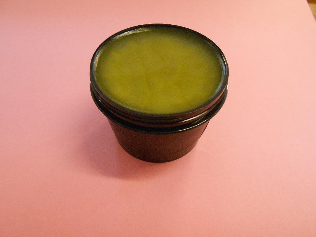 PRODUCT NAME: EIRE HIDE
SOOTHING OINTMENT/MOISTURISER FOR ANIMALS. FOR TOPICAL PURPOSES ONLY
PRODUCT CONSISTS OF 5 HERBS AND PETROLATUM.
NOT A MEDICAMENT. PACKAGED IN INDIVIDUAL CONTAINERS 100ML
