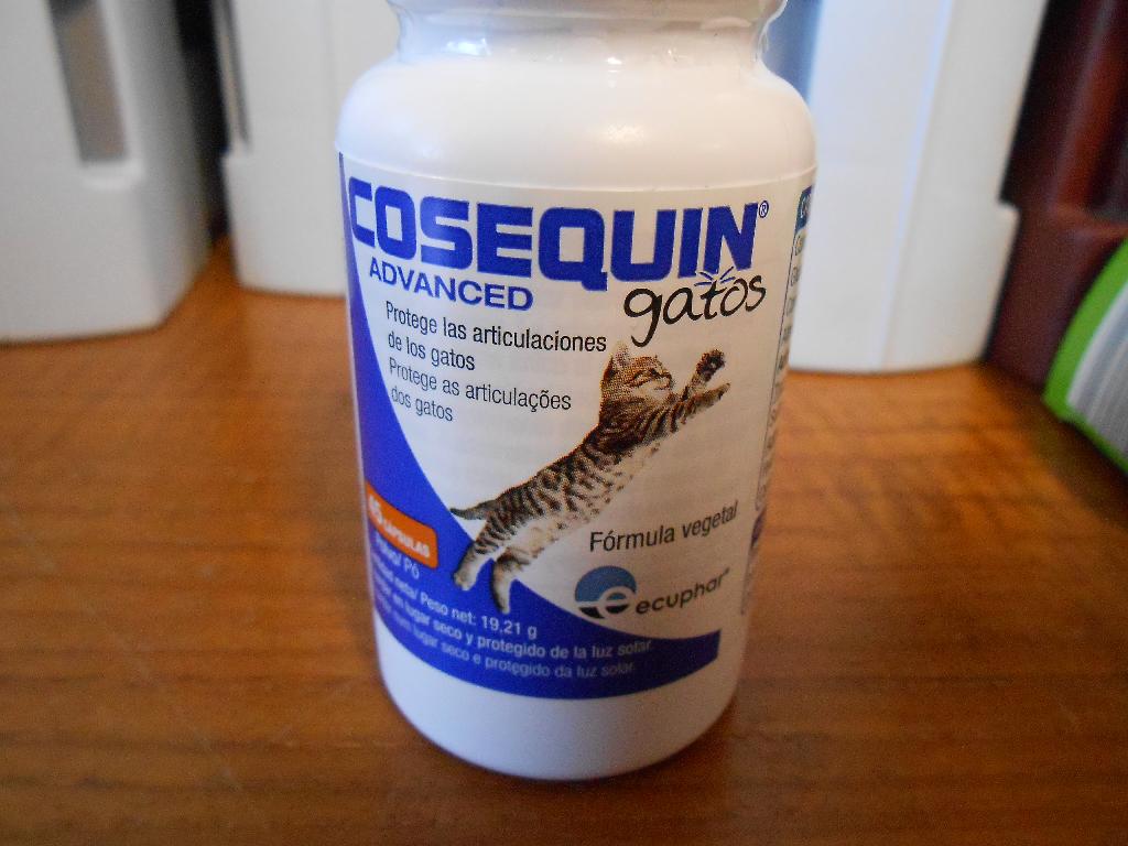 THE PRODUCT IS A SUPPLEMENT FOR CATS IN THE FORM OF CAPSULES USED IN THE TREATMENT, PROTECTION AND SUPPORT OR CARTILAGE AND JOINT FUNCTIONS AND CONSISTING ESSENTIALLY OF GLUCOSAMINE AND CHONDROLIN SULFATE.