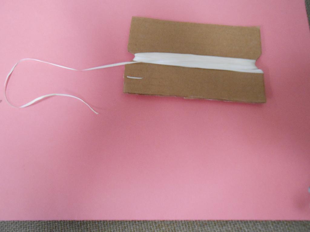 DENTAL FLOSS CONSISTING OF 100% WHITE PTFE MONOFILAMENT FIBER.  THE MONOFILAMENT FIBRE IS SURFACE COATED WITH GUM ARABIC, WAX, COLOURING, FLAVOURING.
