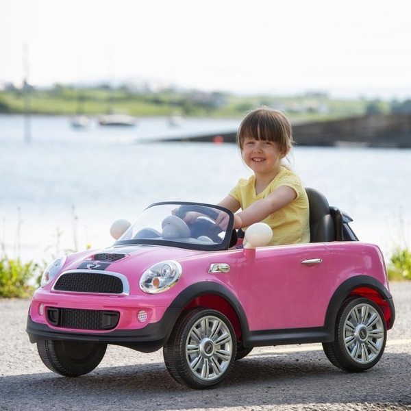 ELECTRIC POWERED WHEELED TOY CAR DESIGNED TO CARRY A CHILD AND TO BE DRIVEN BY CHILDREN USING WHEEL, LEVERS AND PEDALS. PARENT REMOTE CONTROL INCLUDED. WEIGHT VARIES FROM 15.76KG AND 16.2KS DEPENDING ON MODEL. MAX SPEED IS 4KM/H
