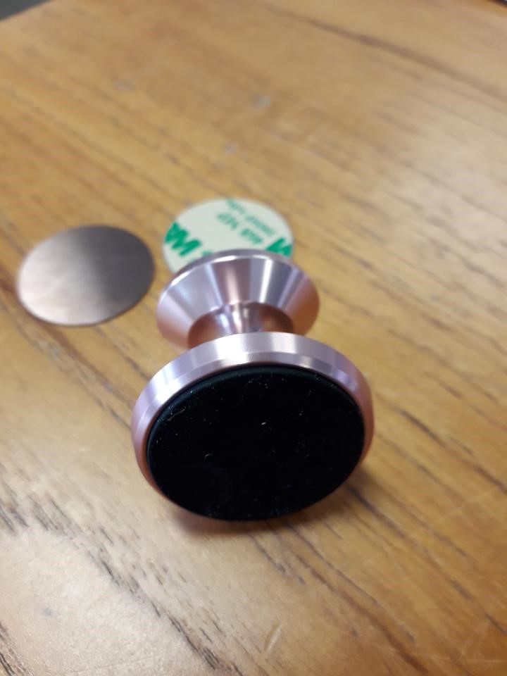 ALUMINIUM PHONE MOUNT.
THIS IS USED TO ATTACH A MOBILE DEVICE TO A FLAT SURFACE.
THE DEVICE CONTAINS 6 NEODYMIUM IRON BORON EMBEDDED MAGNETS AT ONE END.  THE OTHER END OF THE PRODUCT HAS AN ADHESIVE LAYER WHICH IS USED TO FIX THE PRODUCT TO A FLAT SURFACE.  THE DEVICE CAN ADJUST TO DIFFERENT MOUNTING ANGLES.
THERE ARE 2 MAGNETIC MOUNTING DISKS INCLUDED.  THERE IS AN ADHESIVE LAYER ON ONE SIDE OF THE DISK WHICH IS USED TO ATTACH THE DISKS TO A MOBILE DEVICE.  THE PHONE MOUNT WILL USE THE MAGNET TO CONNECT TO THE DISKS ON THE MOBILE DEVICE.