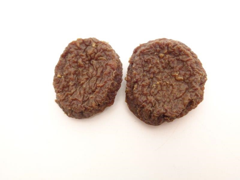JERKY CHICKEN BURGER SPINACH AND KALE.
COMPLIMENTARY PET FOOD TREATS FOR DOGS. THEY ARE NOT INTENDED AS A COMPLETE FOOD.
CHICKEN AND DRY INGREDIENTS INCLUDING PRESERVATIVES ARE GROUND AND MIXED AND THEN FORMED INTO SMALL SHAPES.THESE SHAPES ARE THEN COOKED IN AN OVEN TO 90 DEGREES CELSIUS AND UNTIL THEY MEET A LOW WATER ACTIVITY, DRIED TREATS.THEY ARE PACKED IN PLASTIC BAGS THAT HOLD 100G. THEY HAVE A SHELF LIFE OF 18 MONTHS AND ARE STORED AT AMBIENT TEMPERATURES