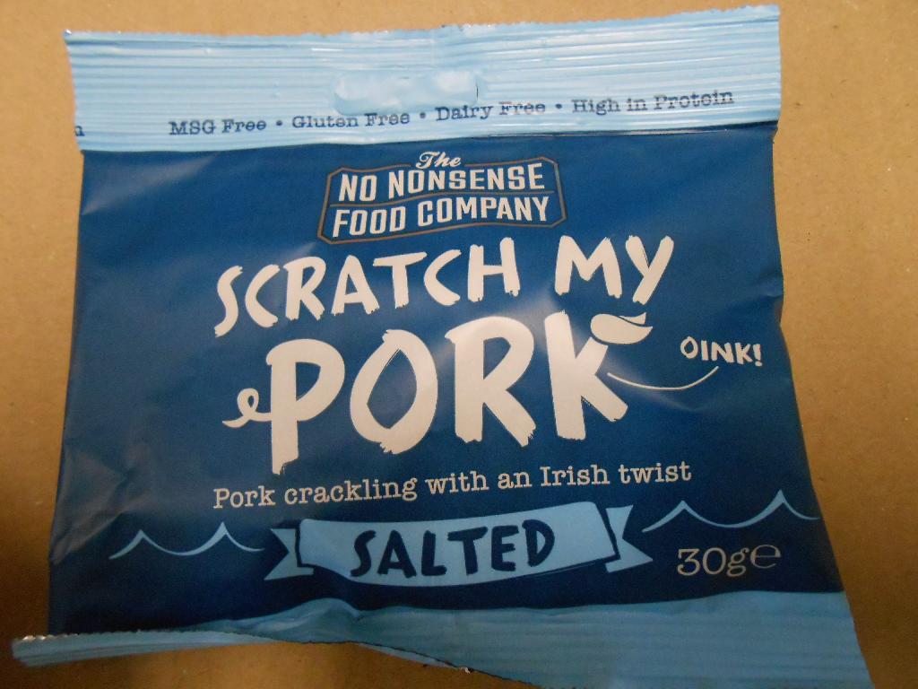 SALTED FLAVOUR PORK CRACKLING.
A NATURAL PRODUCT MADE FROM PORK RIND, COOKED AT SPECIFIC TEMPERATURES WITH A BLEND OF SPICES, RESULTING IN A CRUNCHY AND CRISPY SNACK. PACKED AND SEALED IN A 30G FOIL BAG.
INGREDIENTS: IRISH PORK PIG RIND (95%), TRADITIONAL SEASONING(5%)((SALT, MALTODEXTRIN, YEAST EXTRACT, FLAVOURING.)
