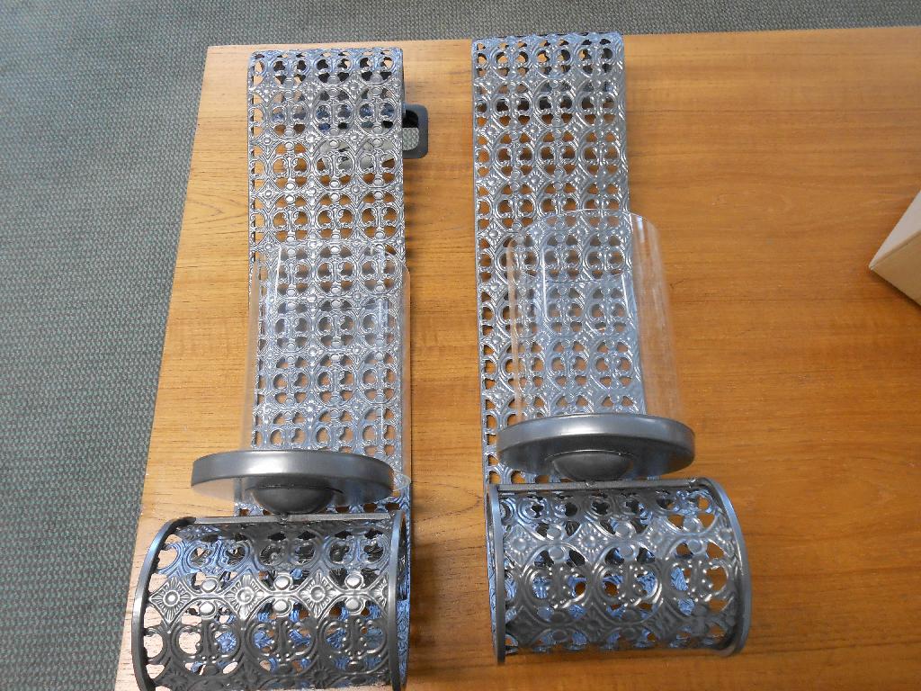 METAL WALL SCONCE.

IT IS A SCONCE (CANDLE HOLDER) WHICH IS TO BE ATTACHED TO A WALL AND CAN HOLD A CANDLE, ENCLOSED IN A GLASS COVER. 

IT IS MADE FROM METAL, THE MESH IS WELDED TO TWO STRANDS OF IRON FOR REINFORCEMENT.