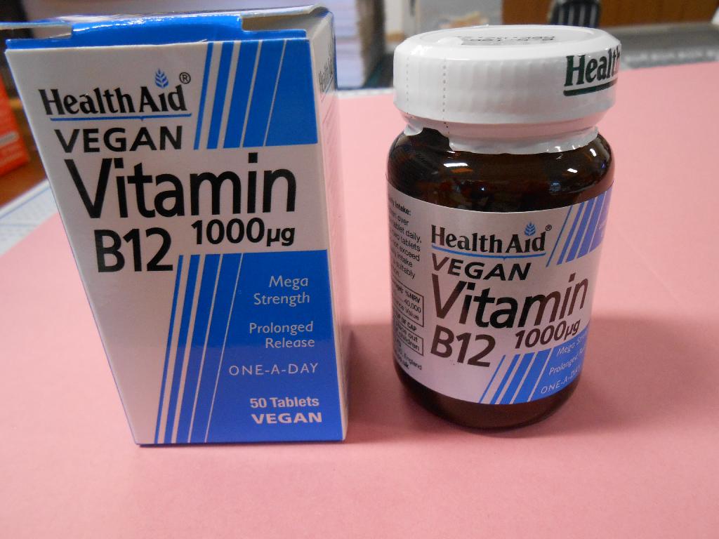 HEALTHAID VITAMIN B12 TABLETS ( CYANOCOBALAMIN) 1000ug
HEALTHAID VITAMIN B12 TABLETS CONTAIN VITAMIN B12 WHICH IS ONE OF THE MOST ESSENTIAL B VITAMINS, PARTICULARLY FOR THOSE ON A VEGAN OR VEGETARIAN DIETS, KNOWN TO BE LACKING IN THIS VITAMIN. VITAMIN B12 CONTRIBUTES TO THE NORMAL HOMOCYSTEINE METABOLISM AND RED CELL FORMATION. IT ALSO CONTRIBUTES TO THE REDUCTION OF TIREDNESS AND FATIGUE, NORMAL PSYCHOLOGICAL FUNCTION AND NORMAL FUNCTIONING OF THE IMMUNE AND NERVOUS SYSTEM.