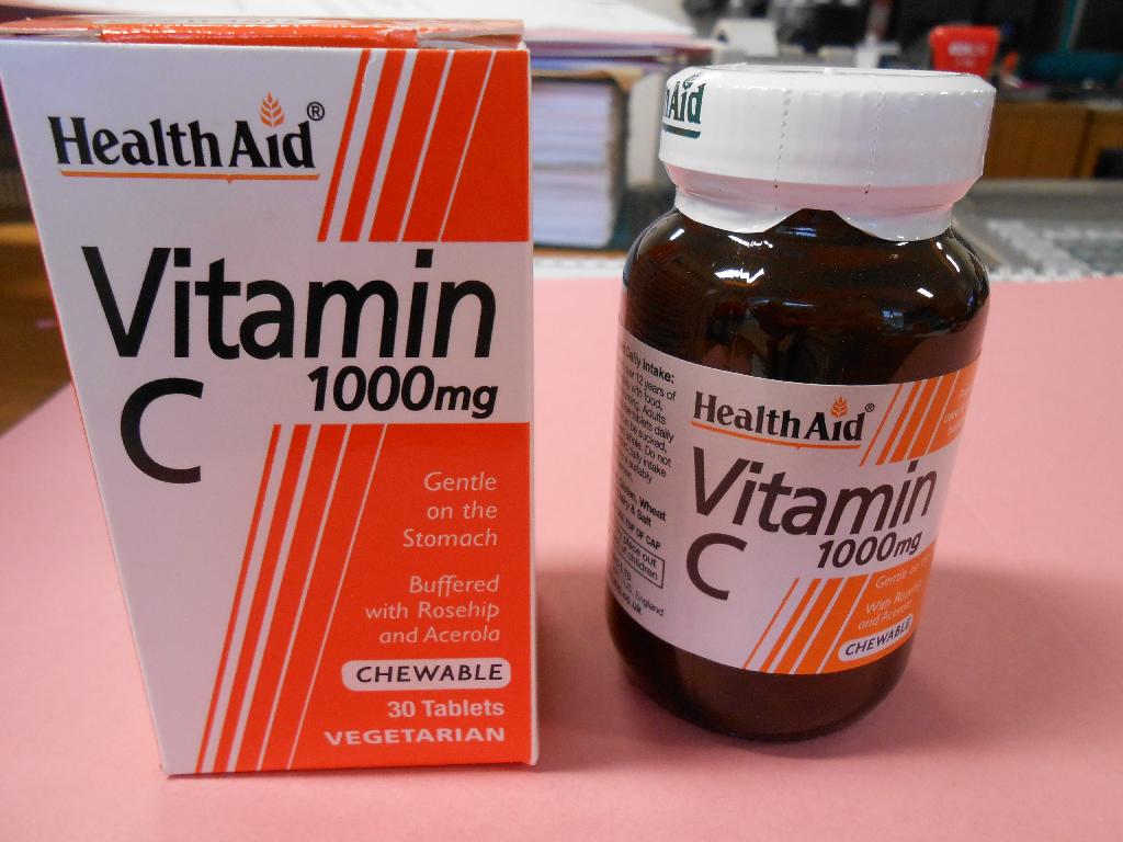 VITAMIN C 1000MG TABLETS CHEWABLE -HEALTHAID 
VITAMIN C PLAYS A VITAL ROLE IN MAINTAINING HEALTHY TEETH, GUMS, SKIN, CONNECTIVE TISSUE AND BONES. IT ALSO FUNCTIONS AS AN ANTIOXIDANT AND CONTRIBUTES TO THE PROTECTION OF CELLS FROM OXIDATIVE DAMAGE. VITAMIN C FROM HEALTHAID IS SPECIALLY FORMULATED WITH ROSEHIP AND ACEROLA TO GIVE A BUFFERED TABLET THAT DOES NOT IRRITATE THE STOMACH AND IS RAPIDLY ABSORPED.