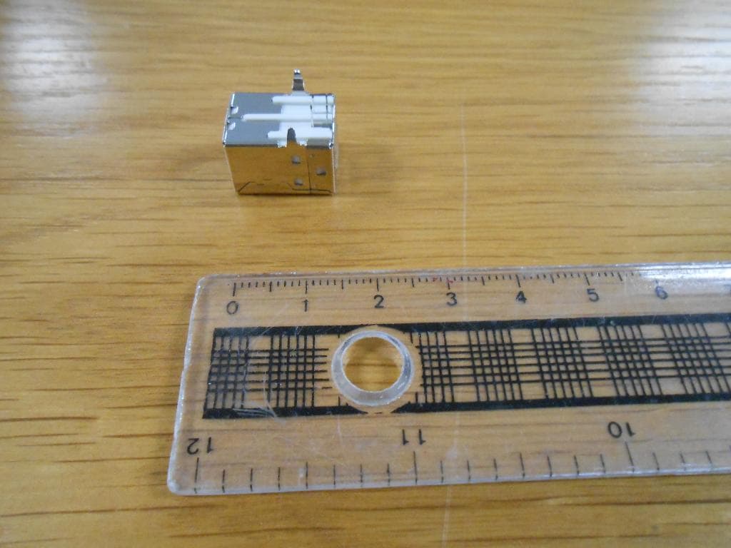 ELECTRICAL PIN SOCKET FOR PRINTED CIRCUIT BOARDS.
MAKES ELECTRICAL CONNECTION.
USED ON PCB IN A NUMBER OF POWER UNITS.
IT CONNECTS USB CABLE TO THE PRINTED CIRCUIT BOARD. ITS FUNCTION IS TO MAKE ELECTRICAL CONNECTION.