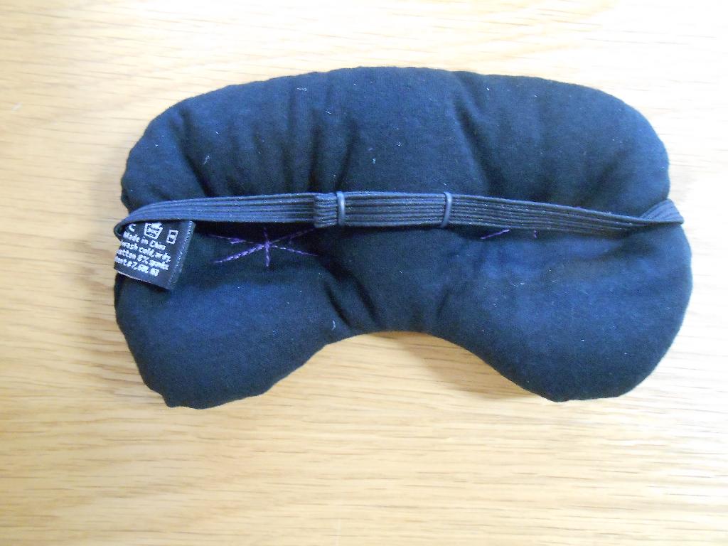 IMAK EYE PILLOW/MASK (KNITTED).
DESIGNED BY AN ORTHOPEDIC SURGEON, WITH MASSAGING ERGO BEADS (MADE FROM LOW DENSITY POLYETHYLENE).
EYE PILLOW IS A PATENTED PRODUCT THAT CONFORMS TO YOUR FACE AND EYES, BLOCKING OUT LIGHT. BREATHABLE COTTON MATERIAL IS COMFORMTABLE TO WEAR, AND THE SMOOTH ERGO BEADS INSIDE CREATE A GENTLE MASSAGING EFFECT AROUND YOUR EYES. PLACE THE EYE PILLOW OVER YOURS EYES, RELAX AND ENJOY THE RELIEF.
FOR ADDED STRESS RELIEF, PLACE THE EYE PILLOW IN THE FREEZER TO PROVIDE COOL RELIEF WITHOUT THE SHOCK OF ICE OR GEL PACKS.
SOOTHES TIRED AND PUFFY EYES.
PROVIDES COOLING RELIEF.
UNIQUE STITCHING ALLEVIATES DIRECT PRESSURE ON EYES.
BLOCKS OUT LIGHT.
WASHABLE FOR EASYCARE.
USE THE IMAK EYE PILLOW/PAIN RELIEF MASK FOR RELIEF FROM MIGRAINE HEADACHES( MIGRAINES) AND HEADACHES, SINUS PAIN AND EYESTRAIN. ALSO GREAT FOR RELAXING, RESTING, MEDITATION, TRAVELING STRAIN AND FOR EYE RELIEF AFTER HOURS OF COMPUTER WORK OR GAMING.