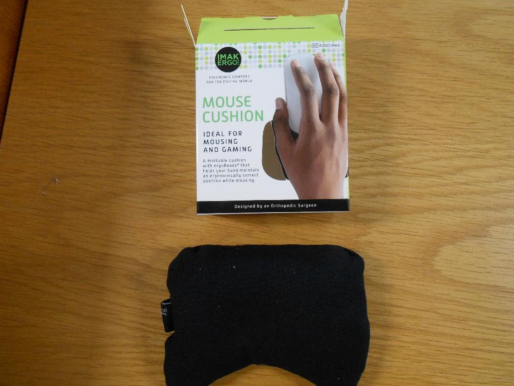 IMAK WRIST CUSHION FOR MOUSE (KNITTED).
DESIGNED BY AN ORTHOPEDIC SURGEON-ERGONOMIC WRIST SUPPORT IMAK WRIST CUSHION FOR MOUSE IS FILLED WITH MASSAGING ERGO BEADS (MADE OF LOW DENSITY POLYETHYLENE), COMFORTABLE ERGONOMIC WRIST SUPPORT. THE UNIQUE DESIGN IS SHAPED FOR EASY MANEUVERING OF THE MOUSE, WHILE COMFORTABLY SUPPORTING YOUR WRIST AND FOREARM TO ELIMINATE STRESS.
CUSHIONS AND MASSAGES YOUR WRISTS.
COOL AND COMFORTABLE.
CONTOURS TO ANY MOUSE.
SQEEZABLE FOR STRESS RELIEF.
FREEZE FOR EXTRA COOLING RELIEF.
USE THE IMAK WRIST CUSHION FOR MOUSE ANY TIME YOU USE YOUR COMPUTER MOUSE, FOR COMPUTING OR GAMING.