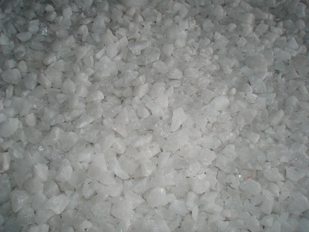White Quartz Chippings, 14-50mm in size.
Mainly used for grave decoration and also landscape design.
White quartz chippings
Pebbles are a river cobble, collected, tumbled to soften hard edges and then a wax applied for glazed look.