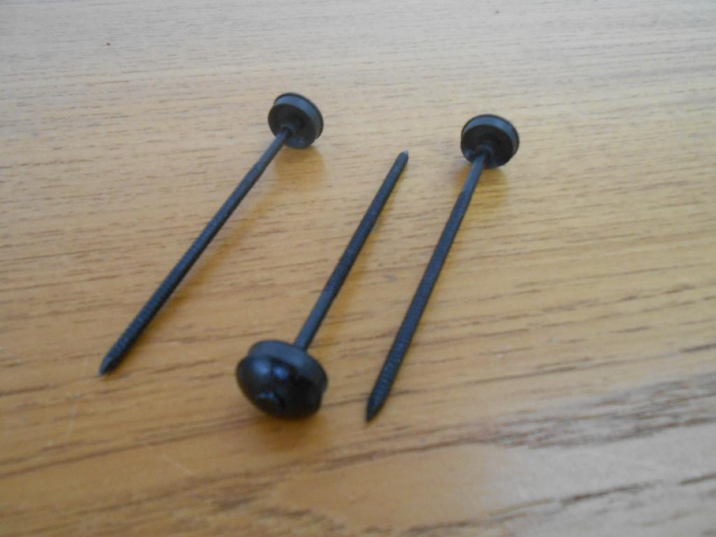 RIDGE TILE NAILS MADE FROM STEEL AND HOT DIPPED GALVANISED WITH RUBBER WASHERS - COLD PRESSED FROM WIRE
RIDGE TILE NAILS
STEEL